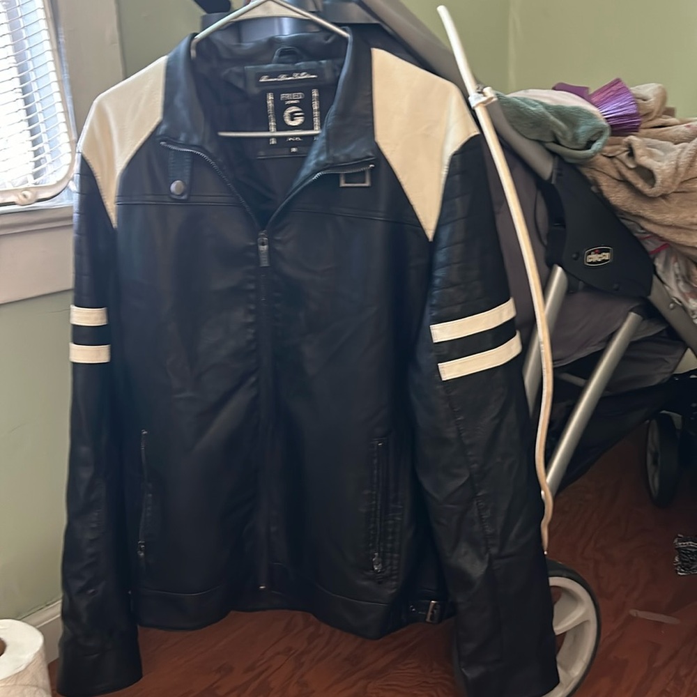 New leather jacket men medium new great condition nice gift